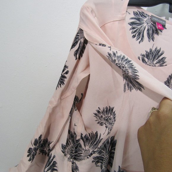 HOST PICK! Vince Cumuto women's pink floral twist top - Picture 6 of 13